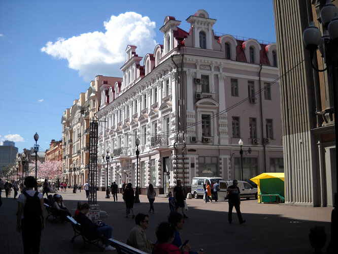 Arbat street has been beautifully renovated and there are restaurants, shops street vendors everywhere. Ice cream seems to be a big deal in Moscow.