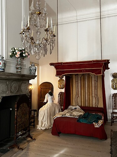 A small bedroom.