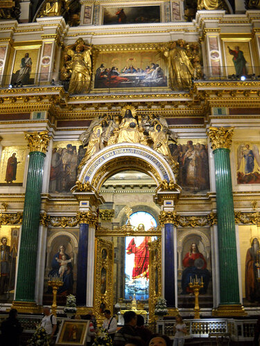 One of the many alters in the Cathedral.