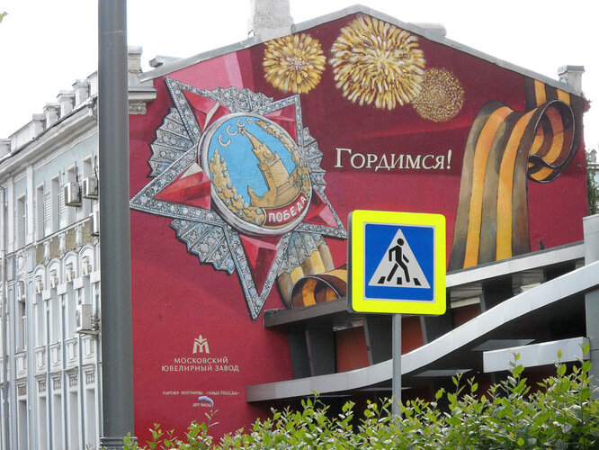 We saw lots of cool murals throughout the city.