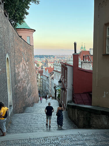 Is there an escalator around here?