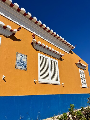 Cool tiles in the walls, like we saw last year.