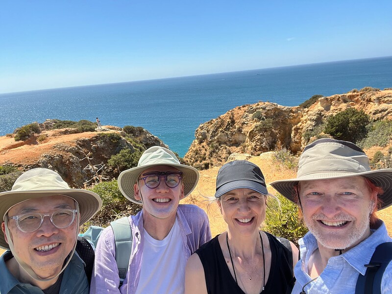 The hiking crews 'ussie'